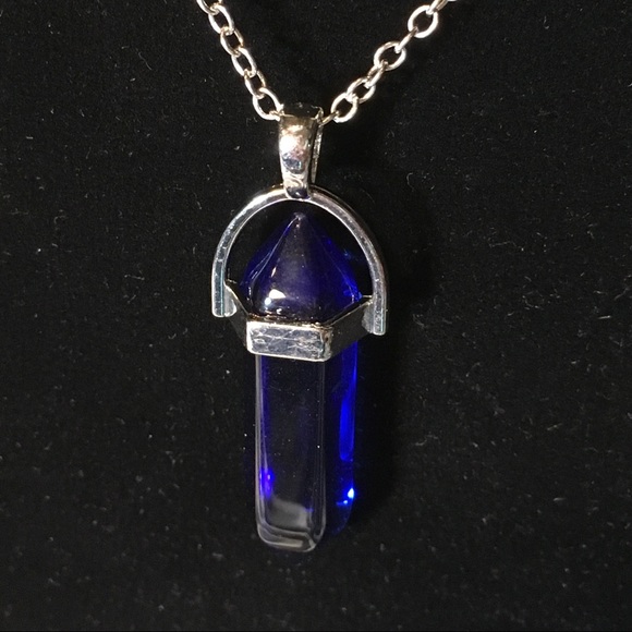 Royal blue transparent pillar pendant necklace - Picture 4 of 5